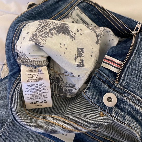 PILCRO Embroidered High-Rise Relaxed Jeans - Blue - Size 25 - Picture 9 of 15